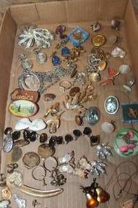 lot 4037 image: Flat of Misc. Jewelry