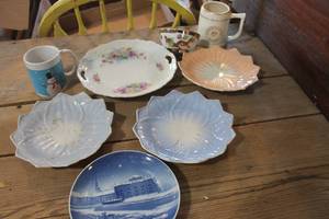 lot 4053 image: Vintage Serving Plate and More