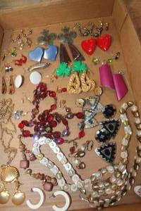 lot 4062 image: Misc. Jewelry & More