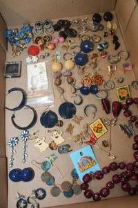 lot 4063 image: Misc. Jewelry & More