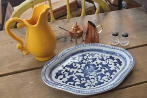 lot 4069 image: Vtg. Blue & White Dish, Yellow Pitcher & More