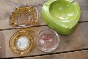 lot 4073 image: Vintage Ashtrays