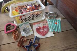 lot 4078 image: Cookie Cutters and More