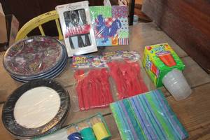 lot 4085 image: NIP Plastic Silverware, Napkins, Plates & More