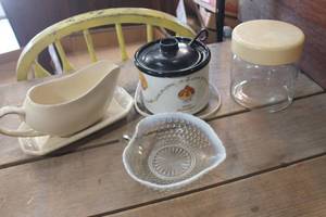 lot 4089 image: Vtg. Hobnail Dish, Large Gravy Boat & More