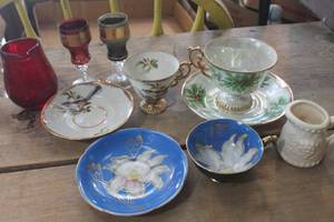 lot 4093 image: Vintage Tea Cups, Saucers & More