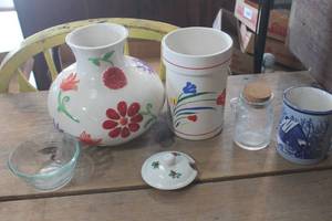 lot 4095 image: Utensil Holder, Coffee Cup and More