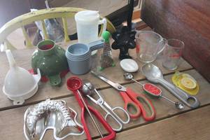 lot 4107 image: Flat of Kitchen Utensils and More