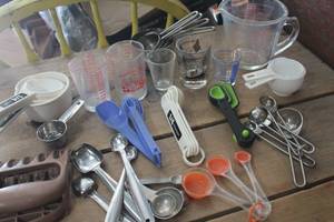 lot 4108 image: Flat of Kitchen Utensils and More
