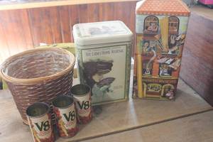 lot 4121 image: Lot of Tins and More