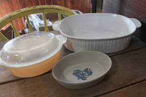 lot 4127 image: Vintage Fire King Casserole Dish & More