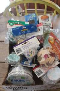 lot 4135 image: Flat of NIP Cupcake Liners