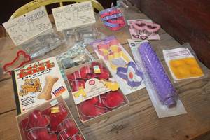 lot 4137 image: NIP Cookie Cutters and More