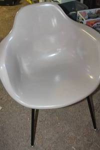 lot 4150 image: Vintage Krueger Chair in Great Condition
