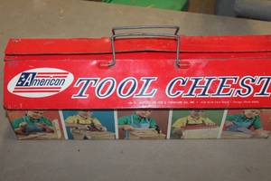lot 4152 image: Vintage Metal Childs Tool Chest