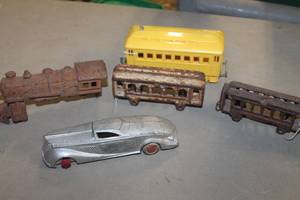 lot 4153 image: Vintage Cast Iron Train Cars and More