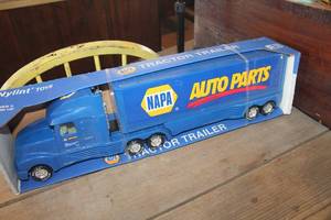 lot 4160 image: NIB Nylint Napa Semi Truck
