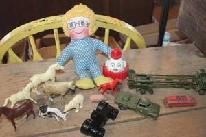 lot 4162 image: Misc. Vintage Toys