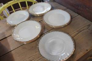 lot 4169 image: 14 Vintage Fire King Dinner Plates