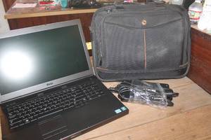 lot 4177 image: Dell Computer Case wCharger Cord Tested Works