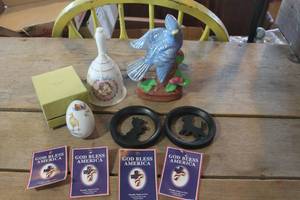 lot 4181 image: IOB 1974 Easter Dcor Egg and More