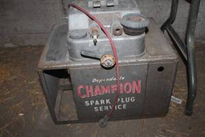lot 4182 image: Vintage Spark Plug Service Unit untested