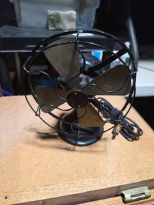 lot 19 image: Western Electric Six 110 Volts A.C. or D.C. Catalog 371067 Electric Fan