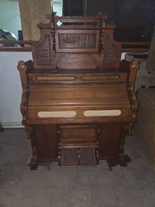 Vintage Mason and Hamlin Organ with Ornate Wood design