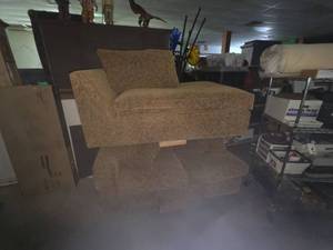 lot 31 image: Nice older couch sectional