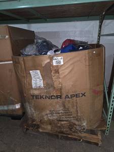lot 209 image: Gaylord Pallet full of Baseball Caps Hats Multiple Colors Styles
