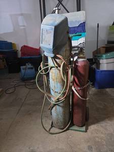 lot 222 image: Jackson Welding Cart with Cylinders and Hoses