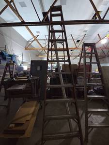 lot 245 image: 12 Foot Fiberglass Ladder