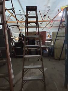 lot 246 image: 8 Foot Fiberglass Ladder