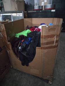 lot 253 image: Lot of Mixed Clothing and Apparel - Multiple Colors and Styles