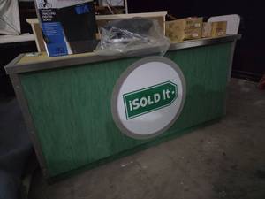lot 262 image: iSOLD It Retail Display Counter with Top Shelf 66 L X 30 D X 33.5 H