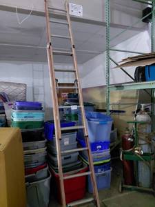 lot 97 image: 16 foot fiberglass ladder
