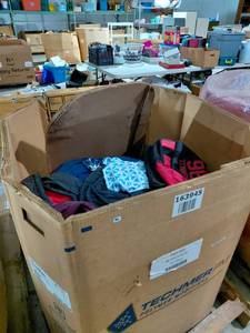 lot 92 image: Gaylord pallet of athletic clothes