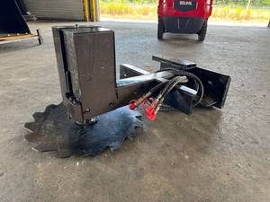 lot 5002 image: GIYI Mini Skid Steer Tree Saw Attachment