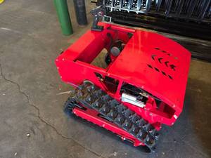 lot 5010 image: SDLOOL Remote Controlled Crawler Lawn Mower Model SLB800