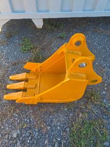 lot 5016 image: Mini Ex Excavator Bucket Cat 303  12 Wide  Digging Bucket with Teeth