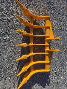 lot 5019 image: Cat 307 Excavator  48inch Root  Brush Rake