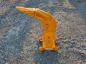 lot 5028 image: Excavator Cat 307 ripper tooth shank hook attachment. Stump ripper, excavator claw, ripper hook, single tooth C-307 STQ-101