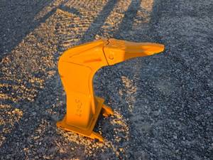 lot 5029 image: Excavator ripper tooth shank hook attachment. Stump ripper, excavator claw, ripper hook, single tooth CAT 307 - Retail $0