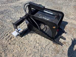 lot 5049 image: Skid Steer Stump Grapple Bucket Attachment