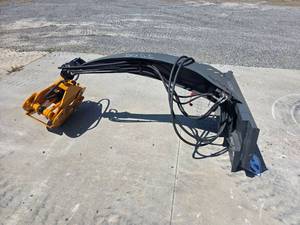 lot 5055 image: Skid Steer Rotating Hydraulic Grapple 63 inch Arm Length  47in Max Opening  2,200lb Max Weight