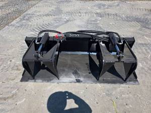 lot 5057 image: GIYI Skid Steer 72 inch Smooth Bottom Grapple Bucket Plate Grabber PG72