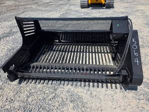 lot 5064 image: GIYI Skid Steer Rock Picker Screening Bucket Attachment