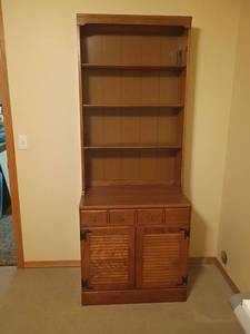 lot 914 image: Ethan Allen Hutch Bookshelf with Drawer and Bottom Storage.  78 x 30 x 19.   Located in basement