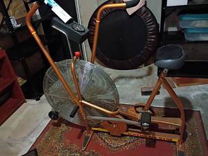 lot 933 image: Schwinn Air Dyne. Exercise Bicycle.   Located in basement