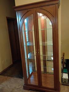 lot 950 image: China Cabinet with 4 Glass Shelves and has a Light.   77 x 37 x 15